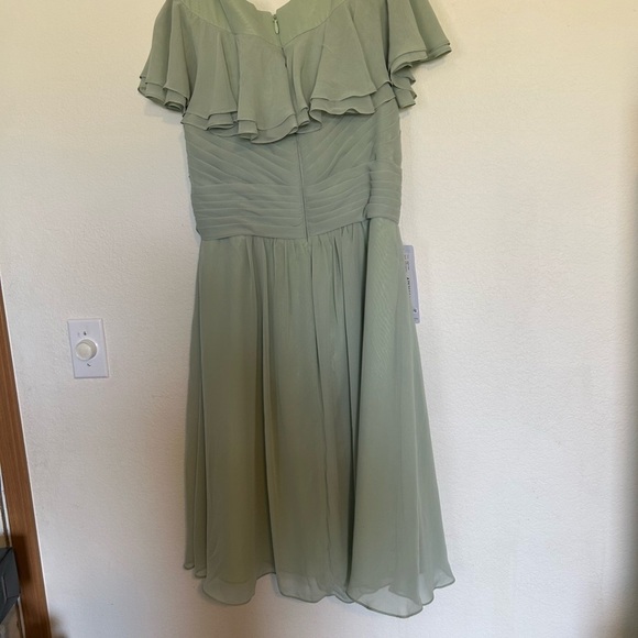 NWT AZAZIE HADLEY
A-Line Pleated Chiffon Knee-Length Dress Dusty Sage A10 - Picture 7 of 9
